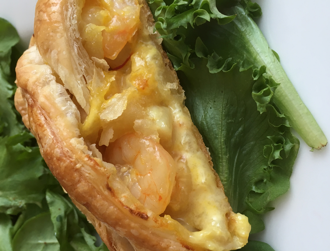 Puff pastry braid with shrimp and scallops and saffron cream